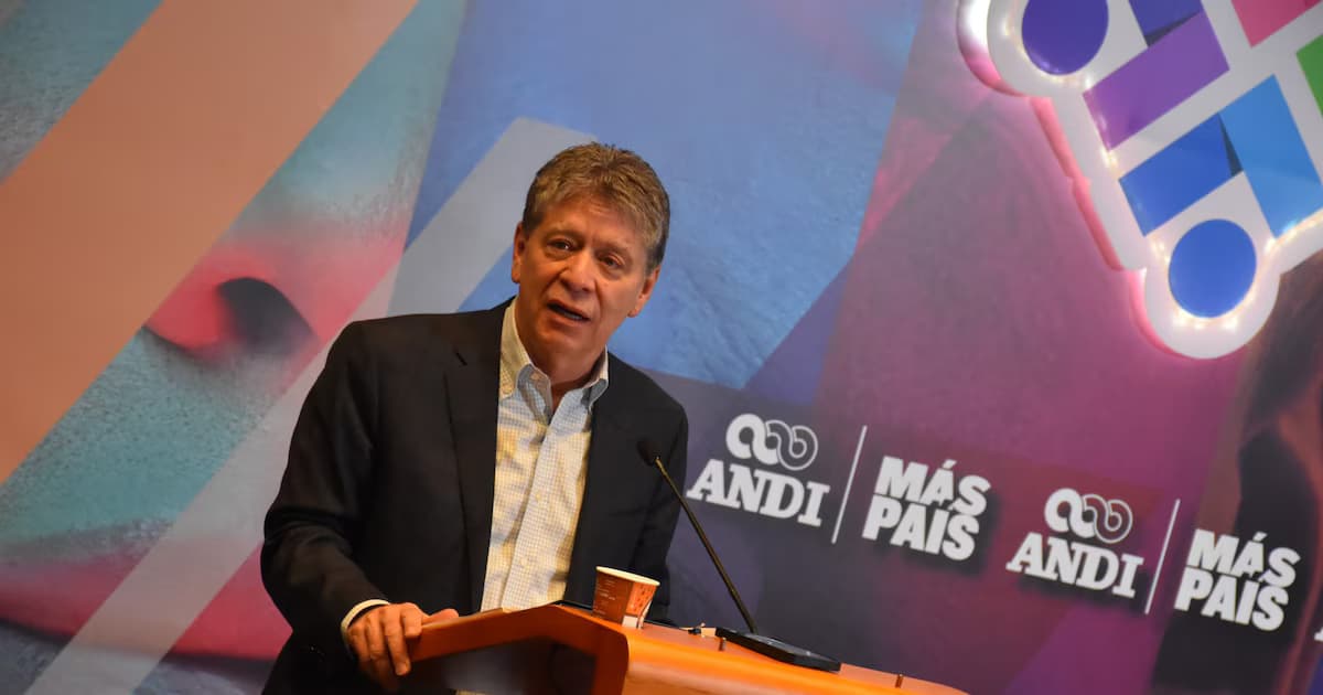 Bruce Mac Master, presidente de la Andi, durante un evento del gremio
