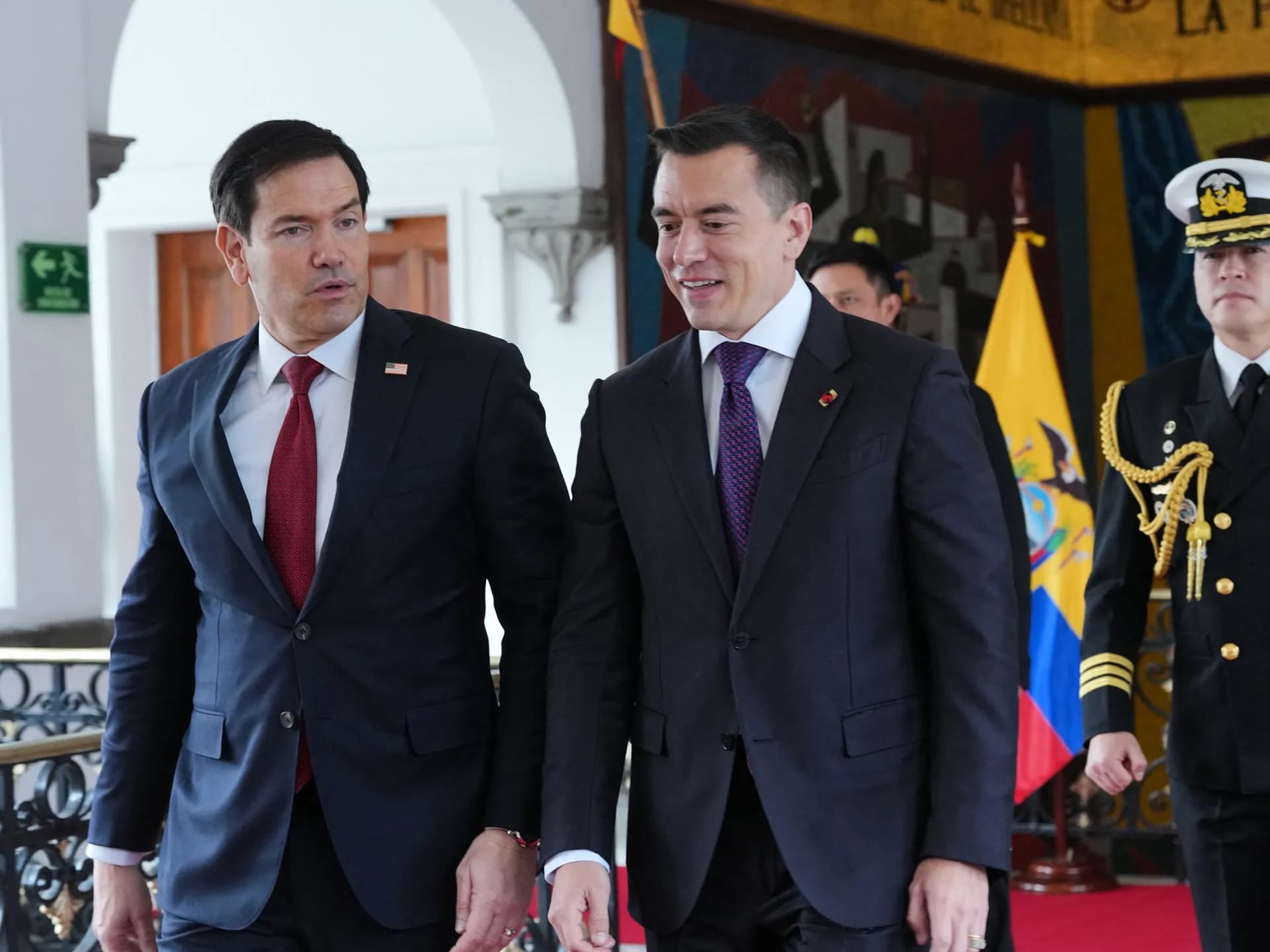 Marco Rubio es recibido por el presidente Daniel Noboa en el Palacio de Carondelet, en Quito
