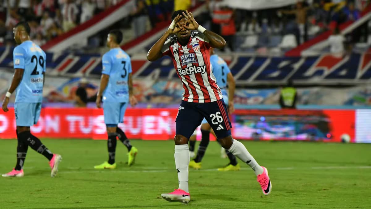 Jugadores de Junior durante el partido ante Jaguares en el estadio Romelio Martínez