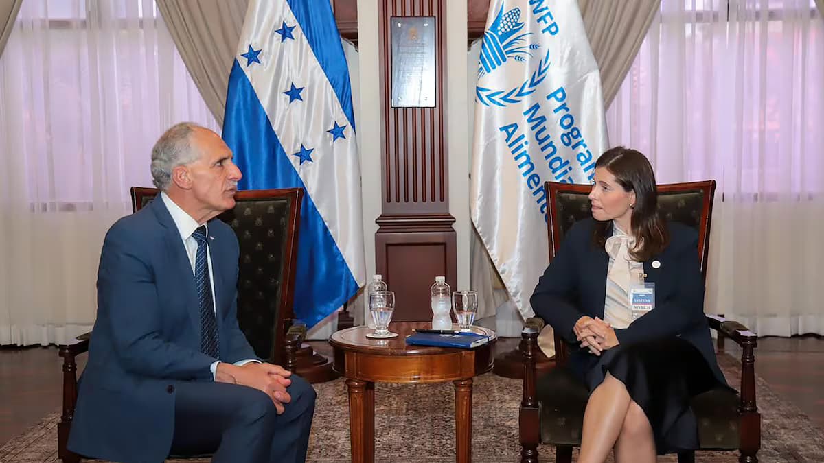 La directora regional del Programa Mundial de Alimentos, Lena Savelli, durante una reunión oficial en Honduras