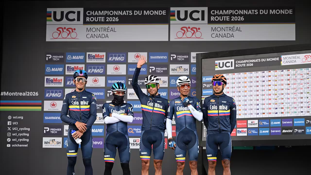 Los ciclistas de la selección Colombia, entre ellos Nairo Quintana, en la presentación de la prueba de ruta del Mundial de Montreal